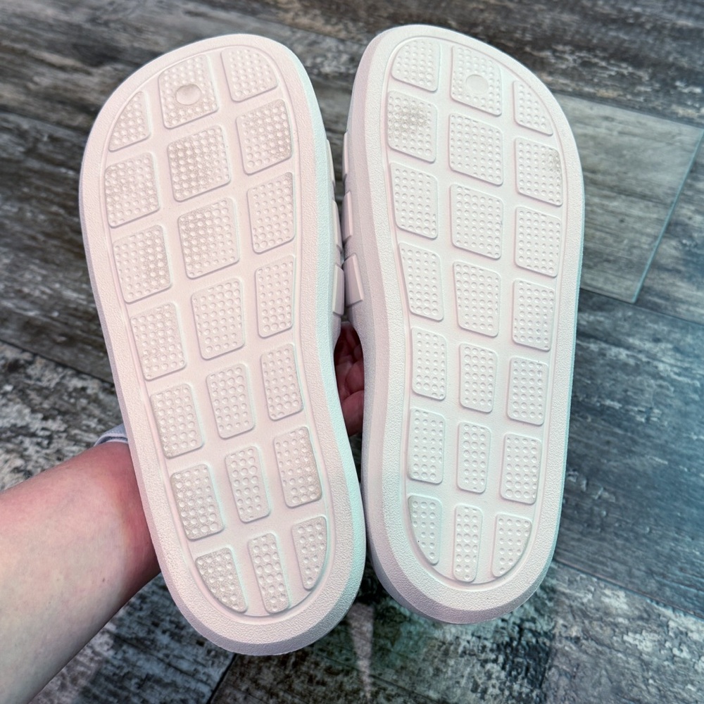 Adidas Unisex Adilette Flow Slide Sandal White Womens Size 9 Mens Size 8 NWT - Picture 12 of 13